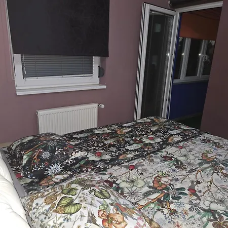 Anja Lux アパート クラドヴォ