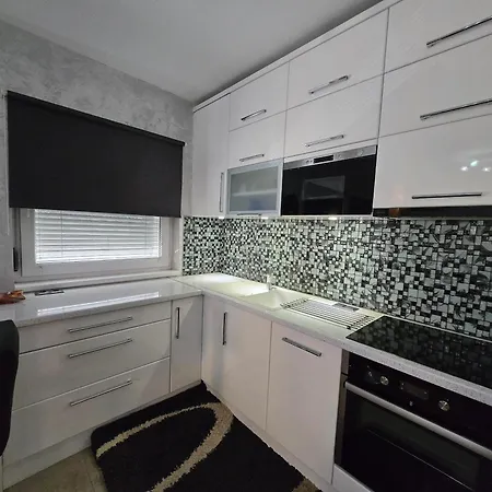 Anja Lux アパート クラドヴォ