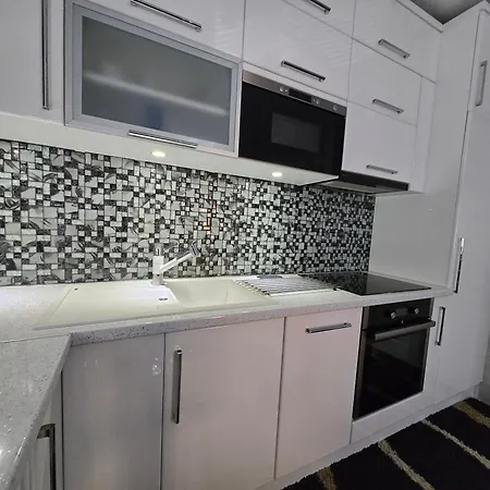 Anja Lux アパート